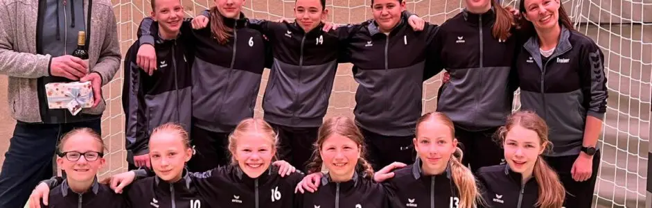 SPONSORING TSV BRUNSBÜTTEL – WEIBLICHE D-HANDBALL-JUGEND: NEUE TRAININGSANZÜGE