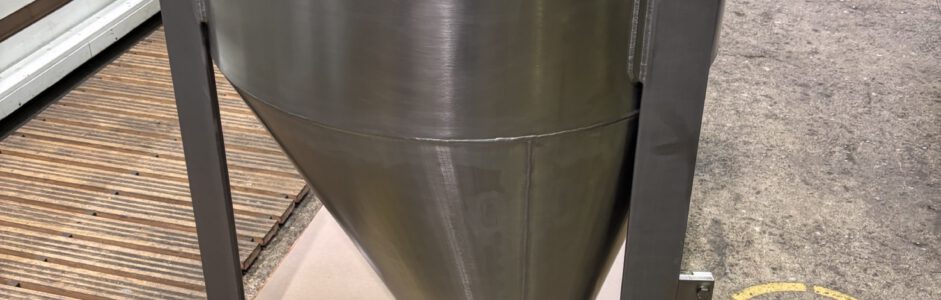 PRAXISBEISPIEL: BEHÄLTERBAU