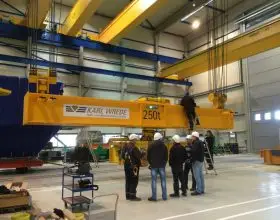 installation traverse 250 t with rotatable H-traverse and hydraulical adjustment of the center of gravity